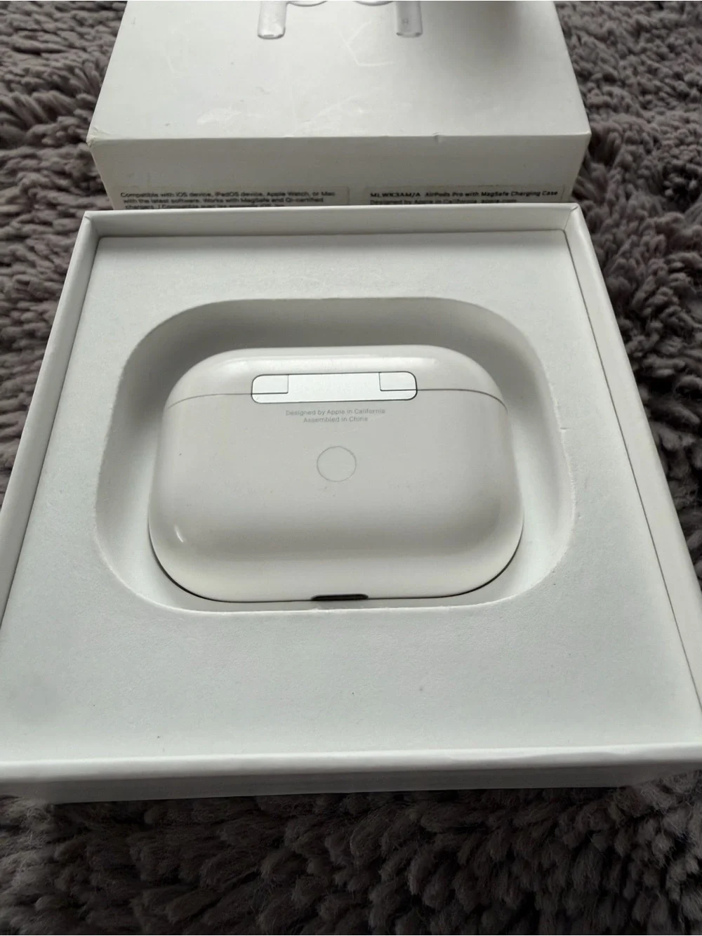 Apple White Wireless In-Ear Earbuds with Charging Case